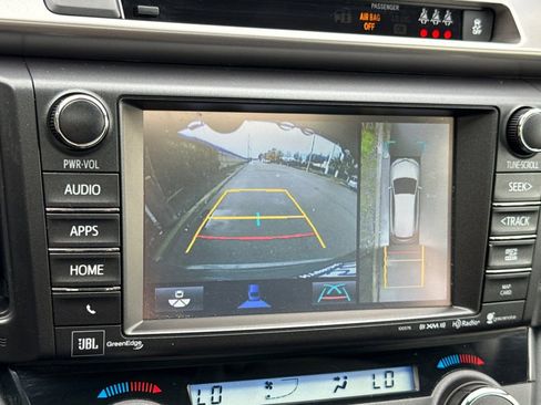 Used 2018 Toyota RAV4 Limited image 19