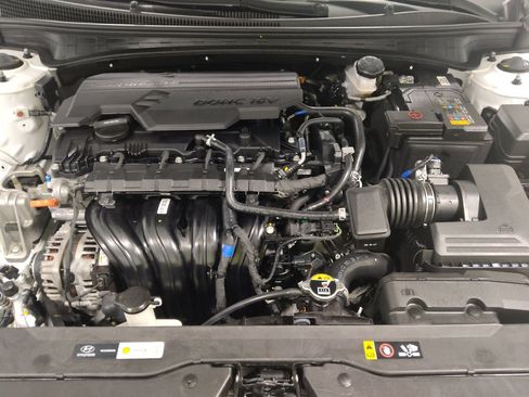 Used 2024 Hyundai Elantra SEL FWD image 30