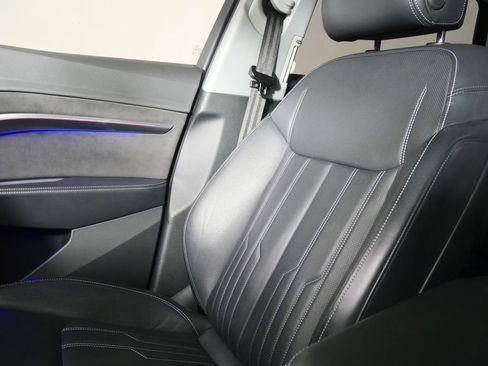 Used 2019 Audi e-tron Prestige w/ Prestige Package image 29