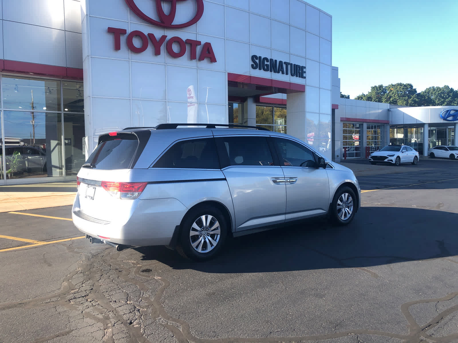 Used 2014 Honda Odyssey EX image 2