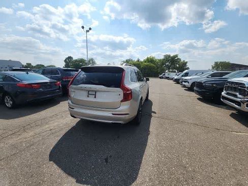 Used 2017 Volvo XC90 T6 Momentum w/ Vision Package AWD/4WD image 18