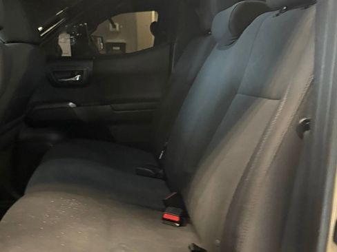 Used 2017 Toyota Tacoma TRD Off-Road w/ Premium & Technology Package image 12