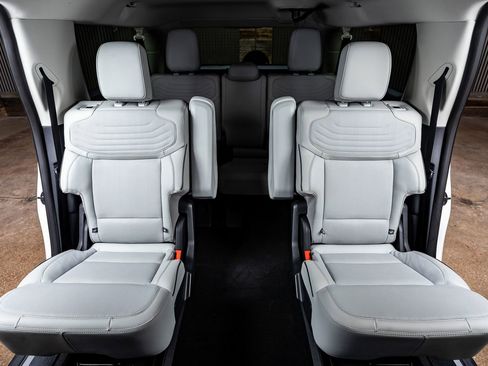 Used 2025 Ford Expedition Max Platinum w/ Platinum Ultimate Package image 35