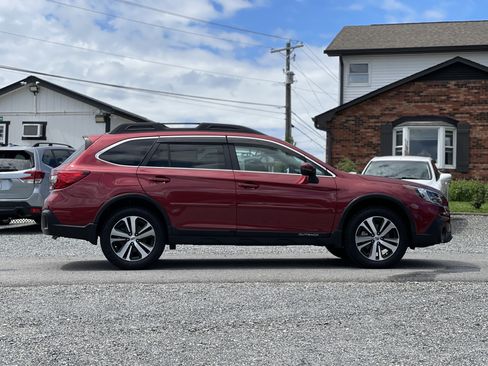 Used 2018 Subaru Outback 3.6R Limited AWD/4WD image 2