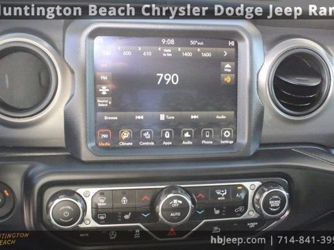 Used 2022 Jeep Gladiator Sport image 18