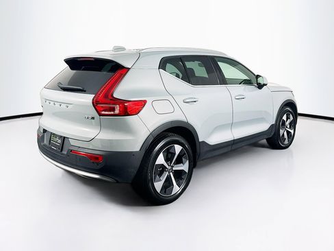 Used 2025 Volvo XC40 B5 Plus image 9