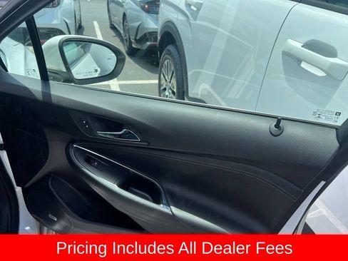 Used 2017 Chevrolet Cruze Premier FWD image 18