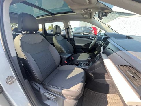Certified 2022 Volkswagen Taos SE w/ Panoramic Sunroof Package AWD/4WD image 13