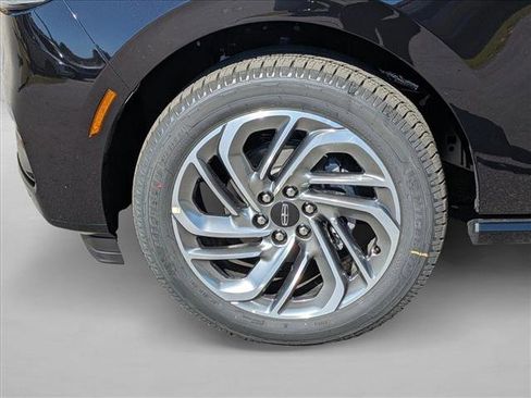 New 2025 Lincoln Navigator L Reserve AWD/4WD image 16