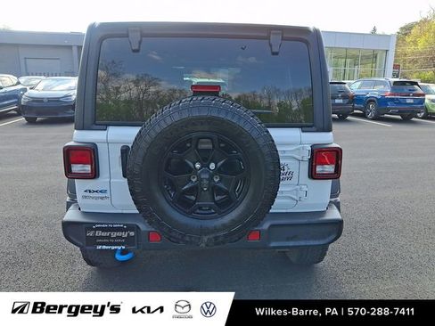 Used 2023 Jeep Wrangler Unlimited w/ Cold Weather Group AWD/4WD image 6