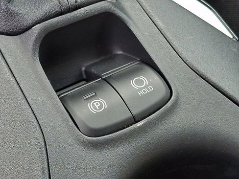 Certified 2022 Toyota Corolla Cross LE AWD/4WD image 28
