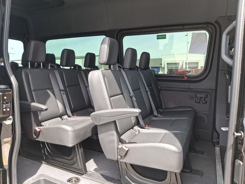 Used 2025 Mercedes-Benz Sprinter 2500 image 10