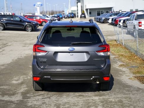 Used 2022 Subaru Forester Premium image 6