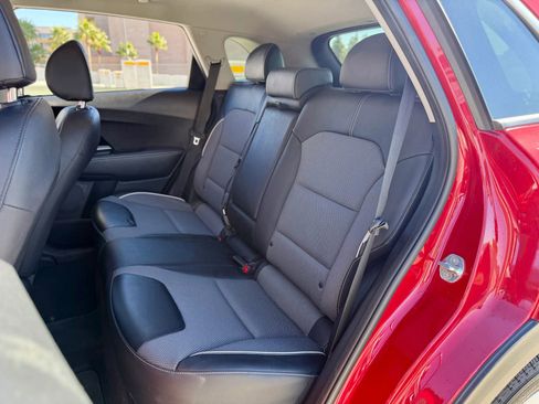 Used 2022 Kia Niro EX image 40