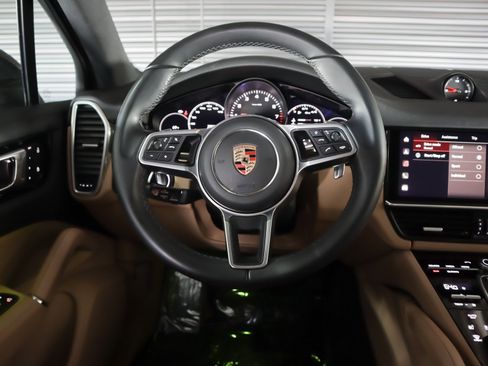 Used 2023 Porsche Cayenne AWD/4WD image 13