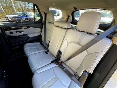 New 2025 Honda Pilot Touring image 15