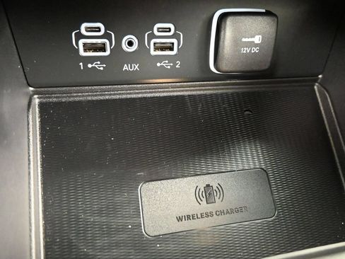 Used 2025 Jeep Grand Cherokee Altitude RWD image 16