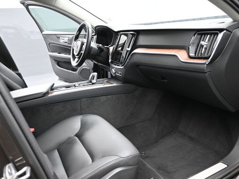Used 2025 Volvo V60 B5 Cross Country Plus AWD/4WD image 22