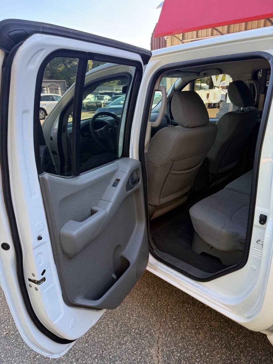 Used 2020 Nissan Frontier SV RWD image 14