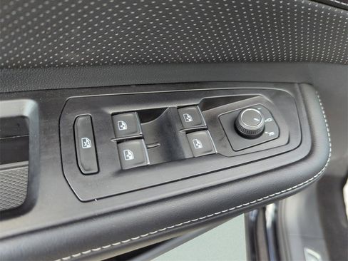 Used 2025 Volkswagen Atlas SE image 25