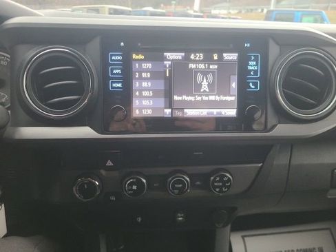 Used 2017 Toyota Tacoma TRD Off-Road image 11