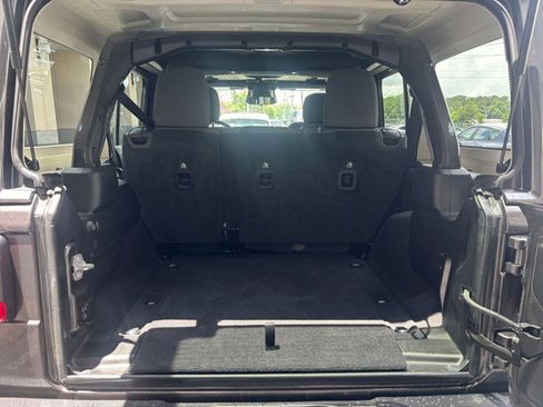 Used 2025 Jeep Wrangler Unlimited Sahara AWD/4WD image 31