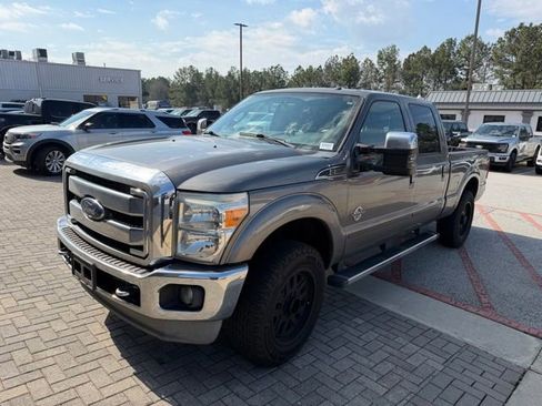 Used 2013 Ford F250 Lariat w/ Lariat Ultimate Pkg image 2