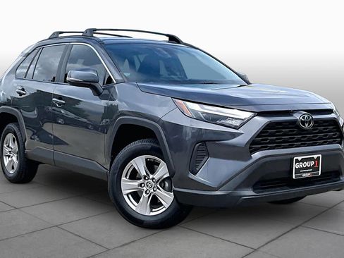 Used 2022 Toyota RAV4 XLE AWD/4WD image 3