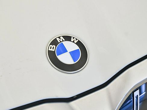 Used 2025 BMW 530i image 8