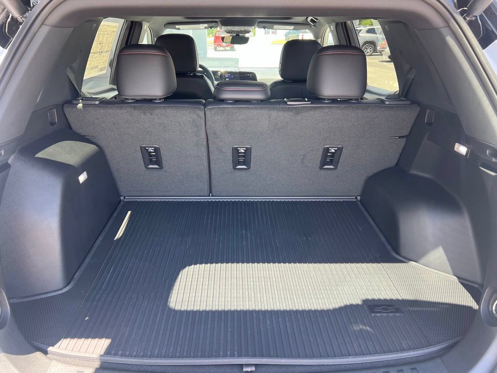 New 2026 Chevrolet Equinox RS w/ Convenience Package III FWD image 18