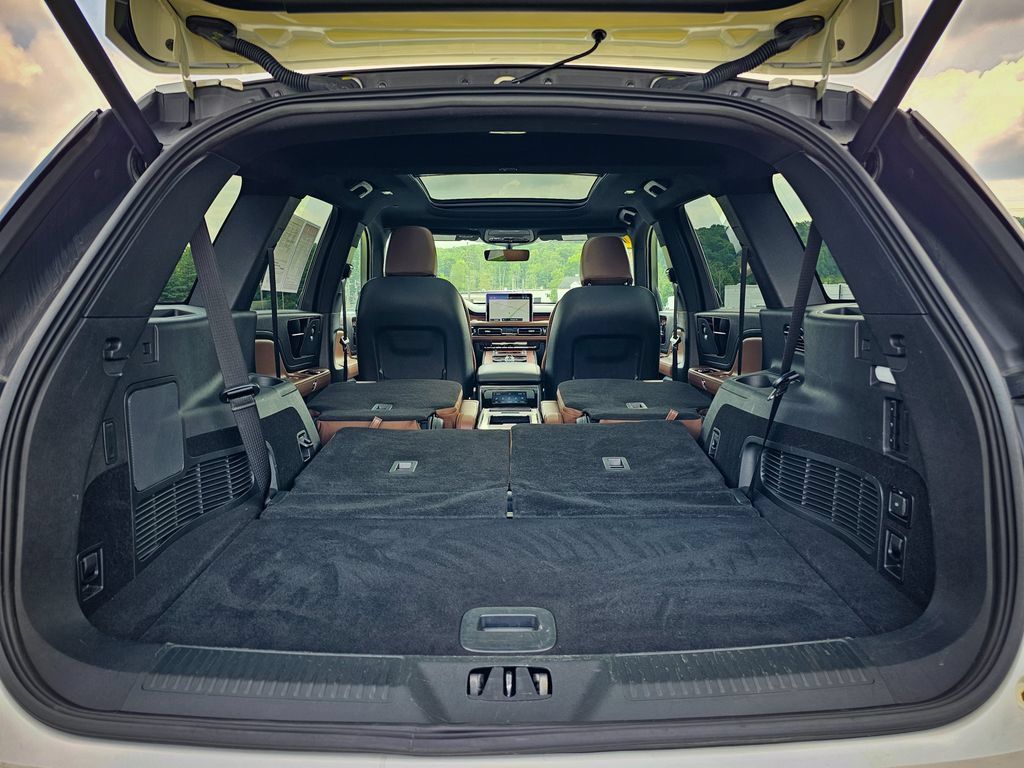 Used 2023 Lincoln Aviator Reserve w/ Equipment Group 201A AWD/4WD image 39