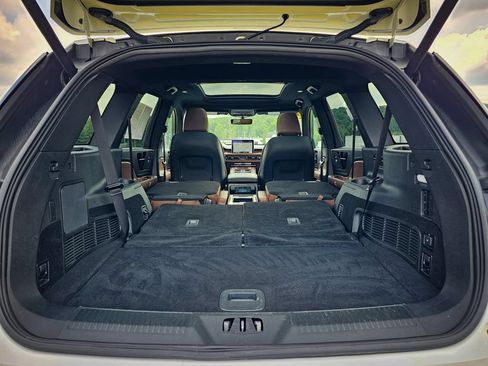 Used 2023 Lincoln Aviator Reserve w/ Equipment Group 201A AWD/4WD image 39