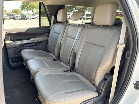 Used 2018 Ford Expedition XLT w/ Equipment Group 202A RWD image 22