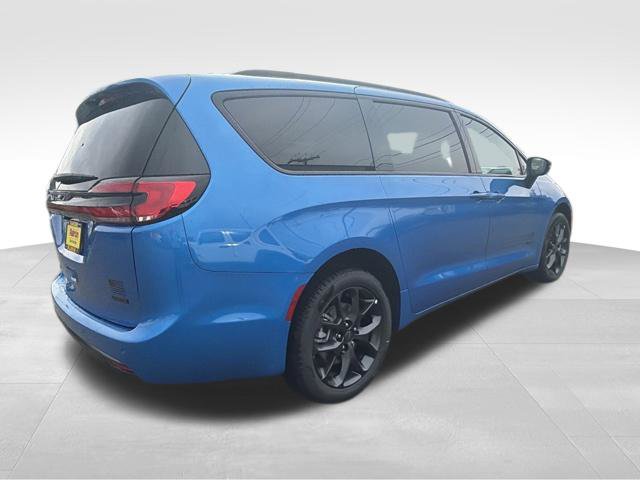 New 2027 Chrysler Pacifica Select AWD/4WD image 7