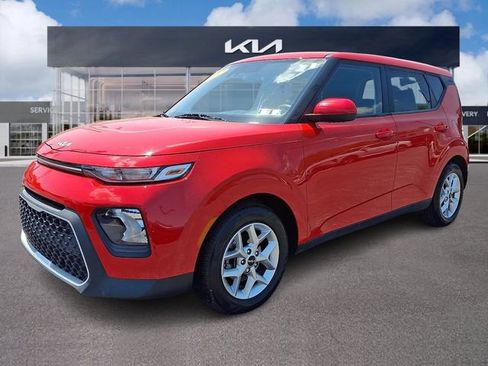 Certified 2022 Kia Soul LX w/ Technology Package FWD image 3