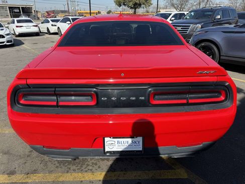 Used 2015 Dodge Challenger SRT image 8