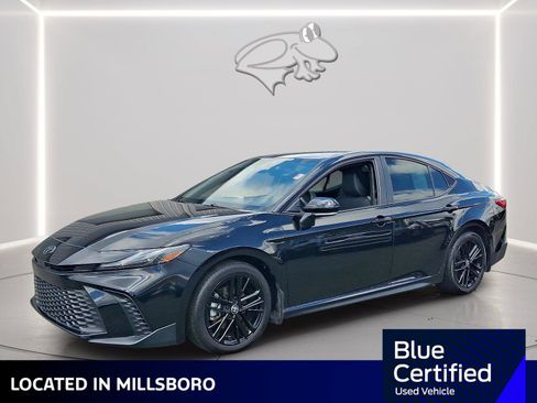 Used 2025 Toyota Camry SE FWD image 1