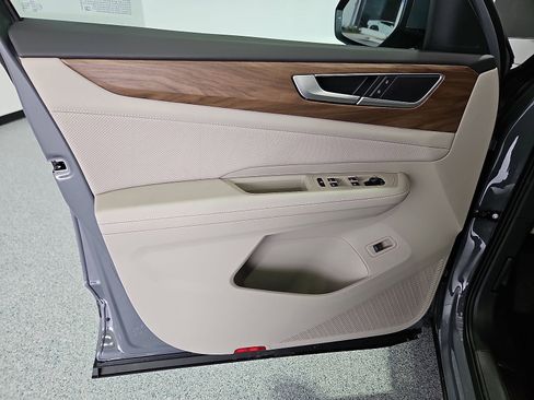 New 2026 Volkswagen Atlas SE FWD image 16