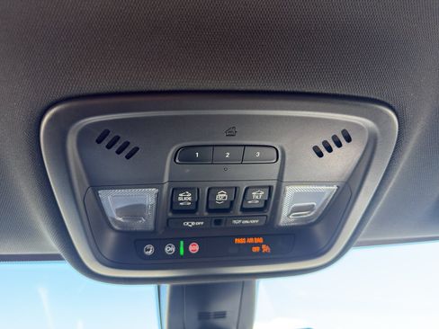 Certified 2023 Chevrolet Traverse Premier AWD/4WD image 24
