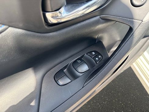 Used 2018 Nissan Altima 2.5 SR FWD image 17