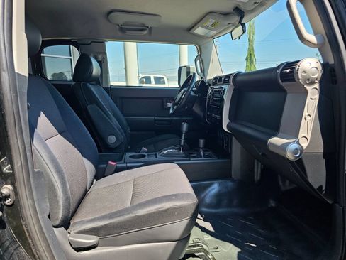 Used 2008 Toyota FJ Cruiser 4WD image 11