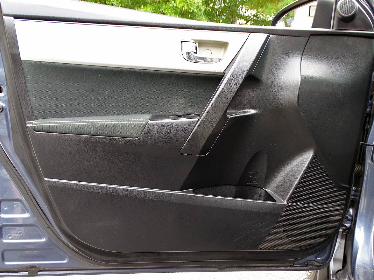 Used 2019 Toyota Corolla LE FWD image 18