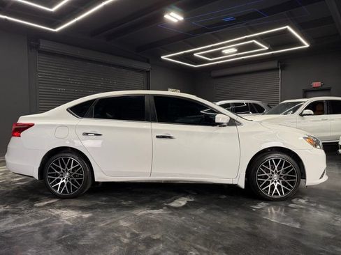 Used 2017 Nissan Sentra SV w/ Driver's Assist Package FWD image 4