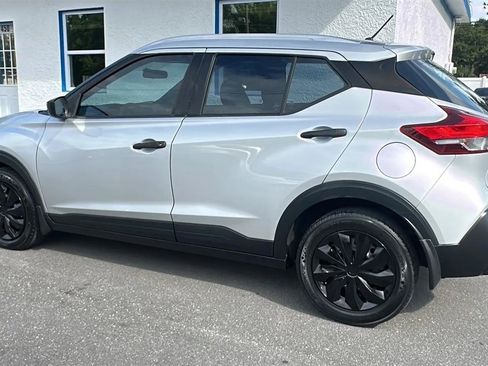 Used 2019 Nissan Kicks S FWD image 11