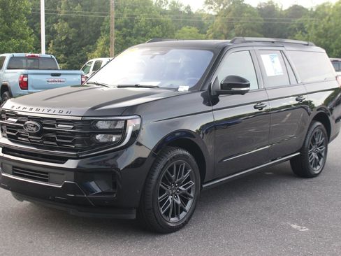 Used 2025 Ford Expedition Max Platinum w/ Stealth Performance Package AWD/4WD image 3