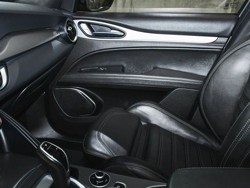 Used 2023 Alfa Romeo Stelvio Veloce image 47