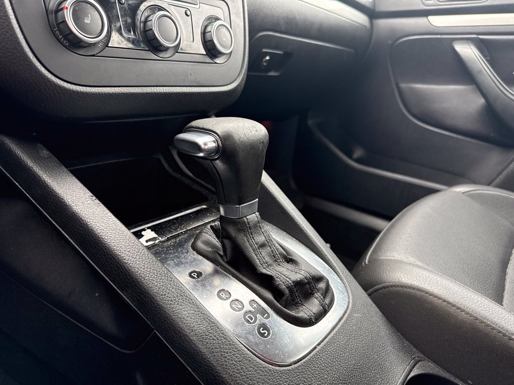 Used 2010 Volkswagen Jetta Limited Edition FWD image 16