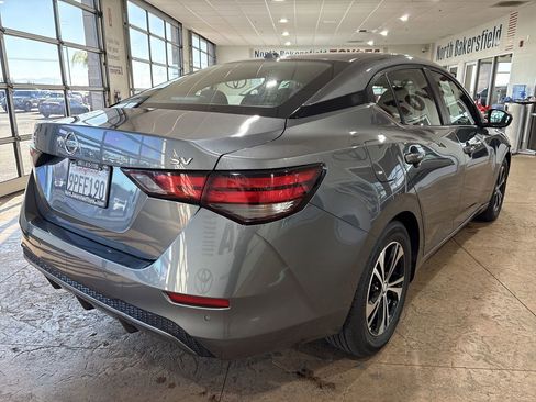 Used 2022 Nissan Sentra SV image 2