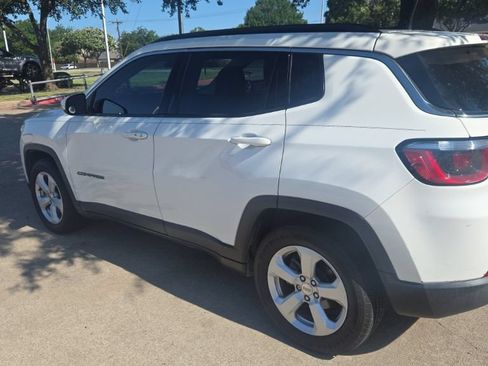 Used 2017 Jeep Compass Latitude w/ Popular Equipment Group FWD image 7