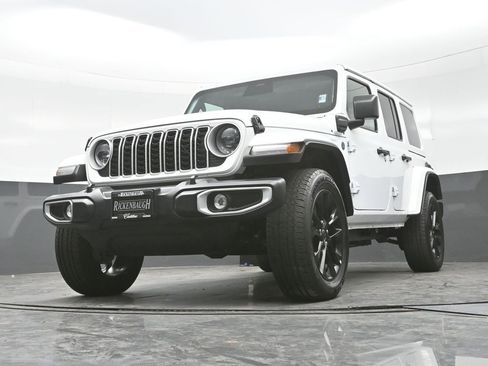 Used 2025 Jeep Wrangler Unlimited Sahara w/ Safety Group AWD/4WD image 24